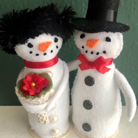 Snowman woman Art Doll with Poinsettia hand-sewn - Picture 5 of 6